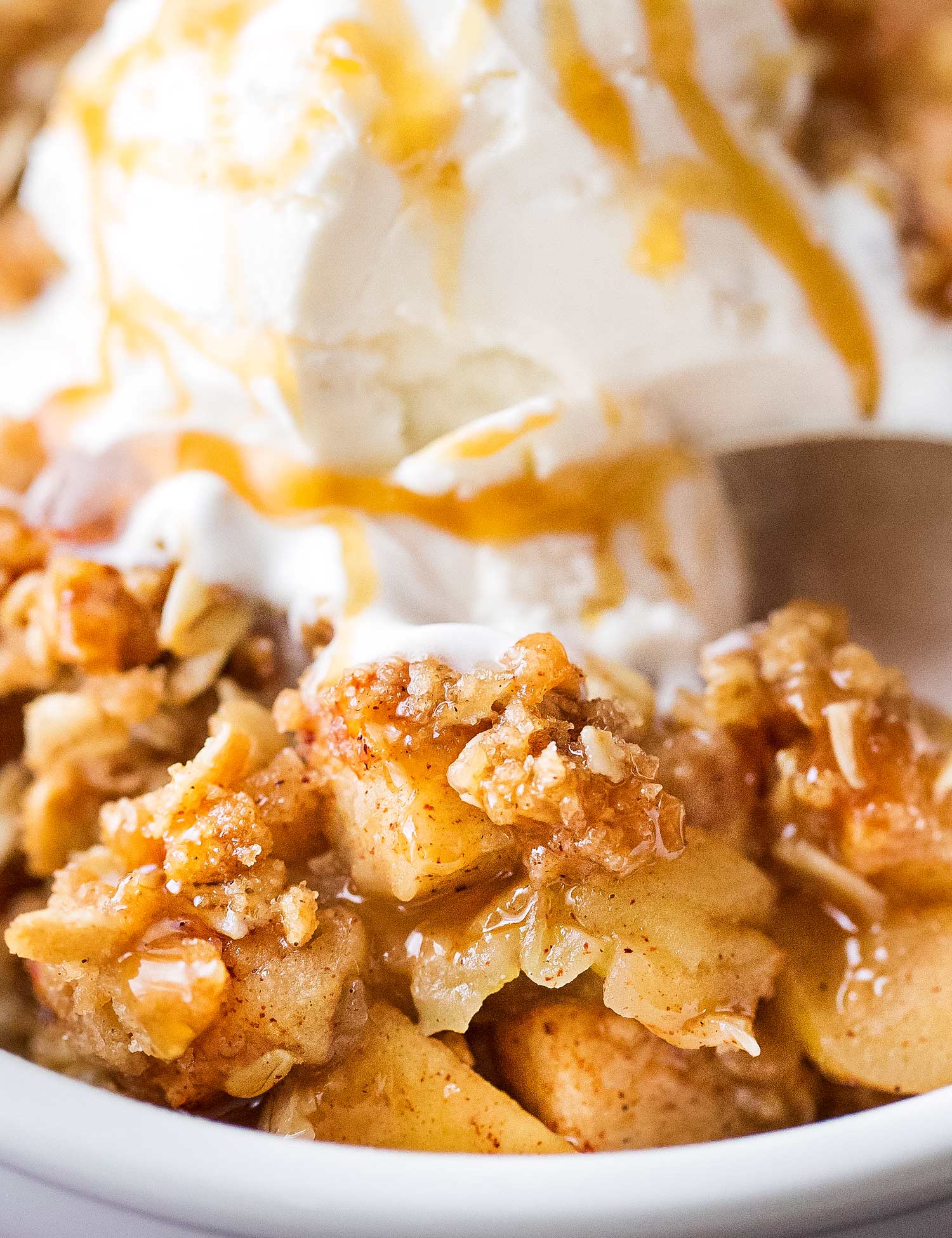 Quick Cinnamon Apple Crisp: Comfort Dessert Ready in Under 20 Mins
